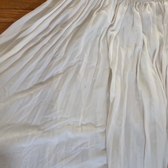 Pleated full length skirt - Picture 3 of 3